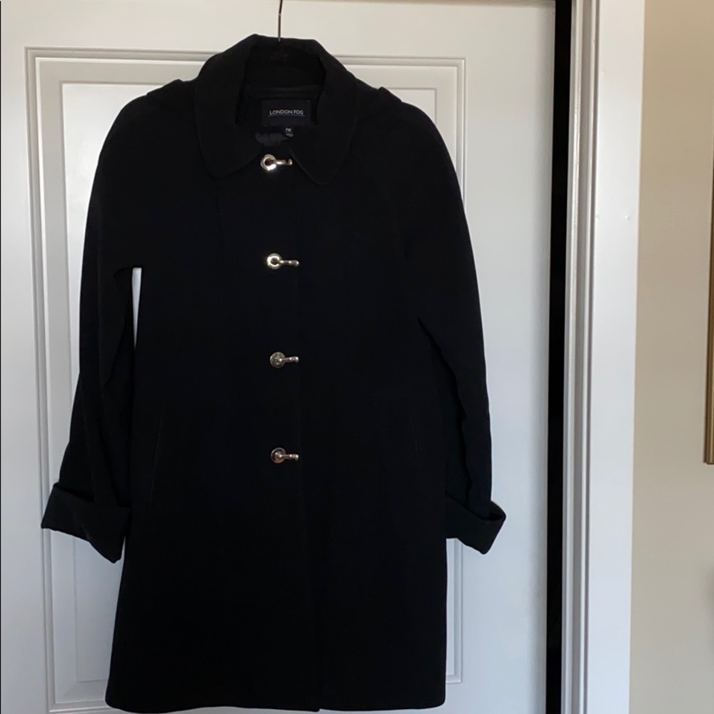 Rain coat with removable hood